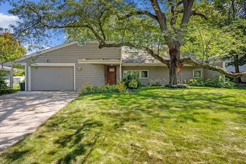 909 Gamon Rd, Wheaton, IL 60189