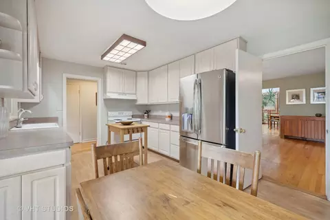 909 Gamon Rd, Wheaton, IL 60189 photo 12