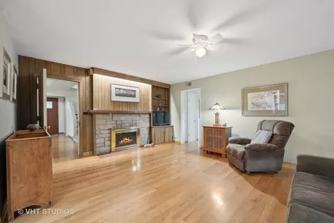 909 Gamon Rd, Wheaton, IL 60189 photo 11