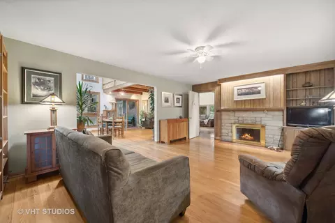 909 Gamon Rd, Wheaton, IL 60189 photo 10