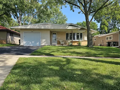 1113 Gates St, West Chicago, IL 60185