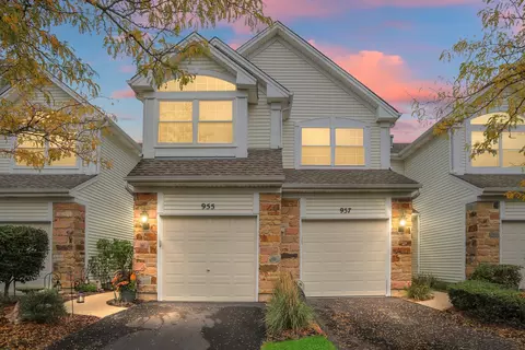 955 Mesa Dr, Lake In The Hills, IL 60156
