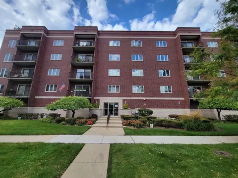 1330 Perry St #202, Des Plaines, IL 60016