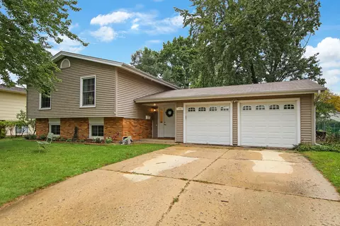 398 Dartmoor Dr, Crystal Lake, IL 60014