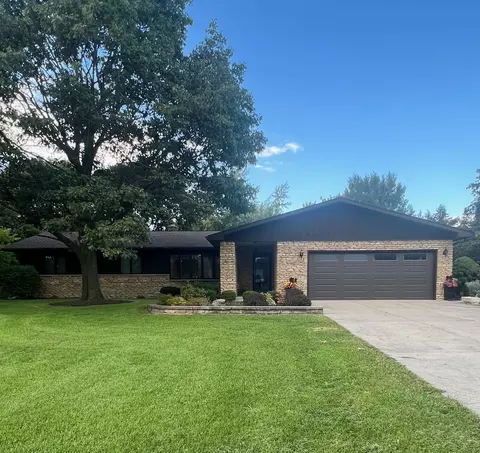 101 Colina Calle Ct, Minooka, IL 60447