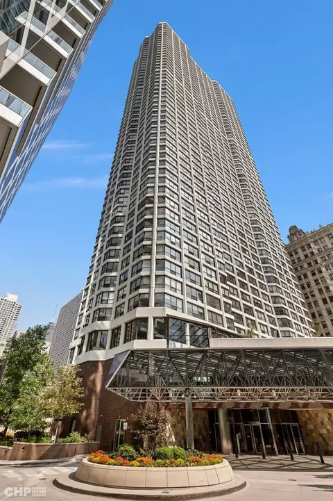405 N Wabash Ave #2102, Chicago, IL 60611