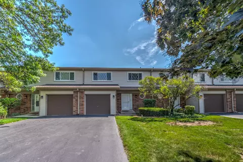 1208 Briarwood Ln, Libertyville, IL 60048
