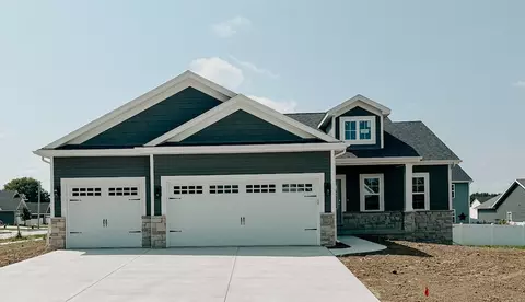 2513 Savanna Rd, Bloomington, IL 61705