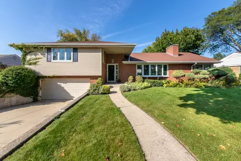 376 Edgemont Ln, Park Ridge, IL 60068