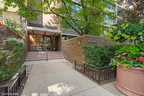 1555 N Sandburg Ter #303, Chicago, IL 60610