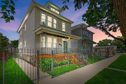 8710 S Saginaw Ave, Chicago, IL 60617
