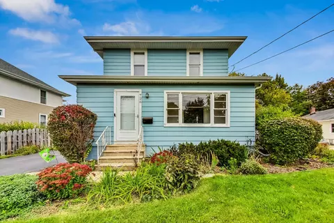 726 S 3rd St, Saint Charles, IL 60174
