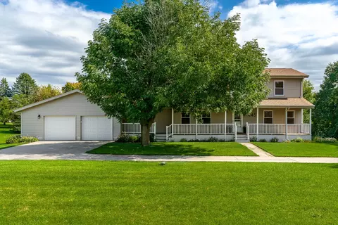 9445 Roanoak Dr, Rockford, IL 61107