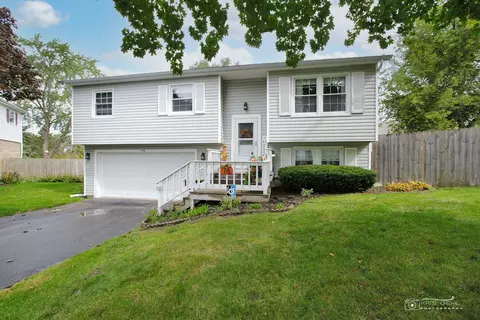 548 Northgate Rd, Lindenhurst, IL 60046