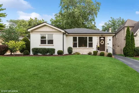 879 S Cambridge Ave, Elmhurst, IL 60126