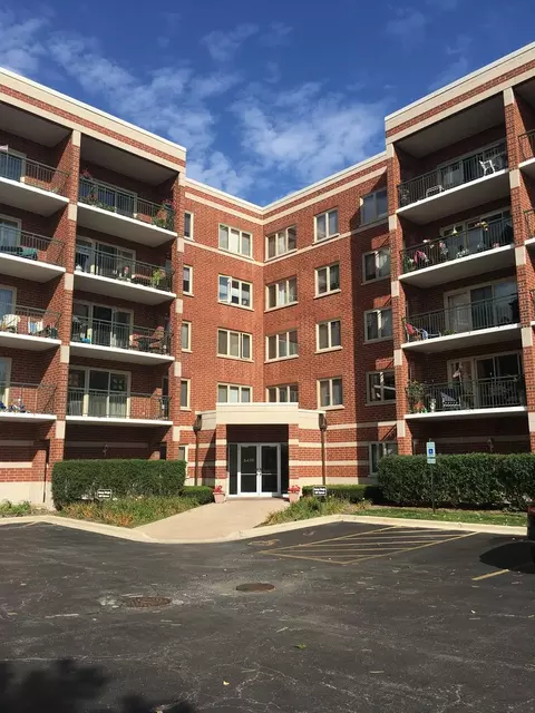 6450 W Berteau Ave #312, Chicago, IL 60634