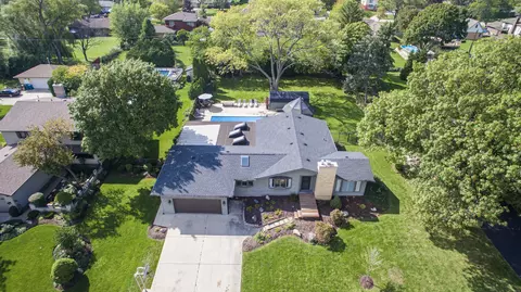 532 Thorndale Ave, Elk Grove Village, IL 60007