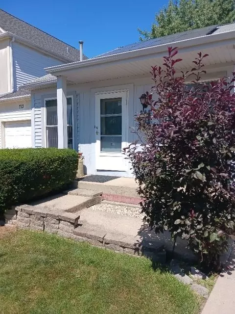 709 Grant Cir #709, Hanover Park, IL 60133