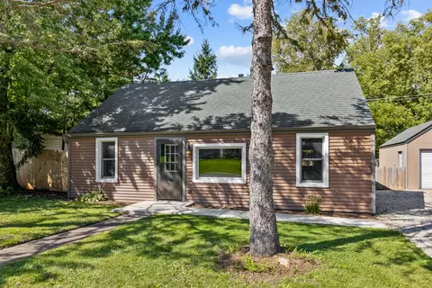 115 Cairns Ct, Woodstock, IL 60098