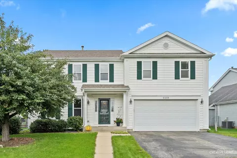 2440 College Green Dr, Elgin, IL 60124