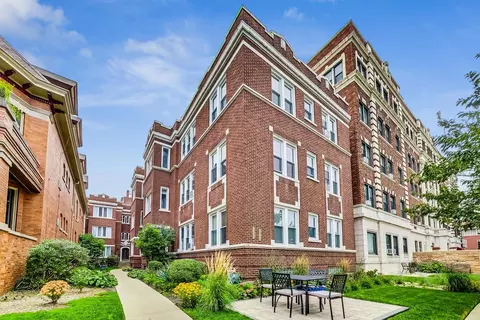 715 Washington Blvd #2D, Oak Park, IL 60302