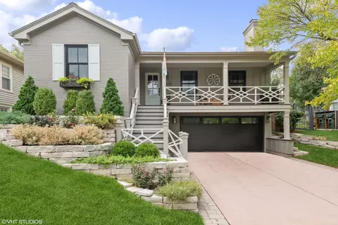 235 Coolidge Ave, Barrington, IL 60010