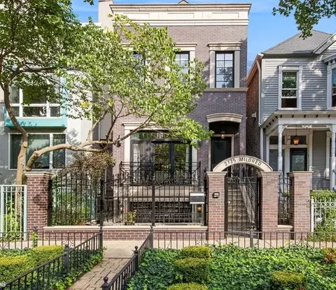2725 N Mildred Ave, Chicago, IL 60614