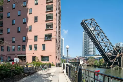 345 N Canal St #501, Chicago, IL 60606