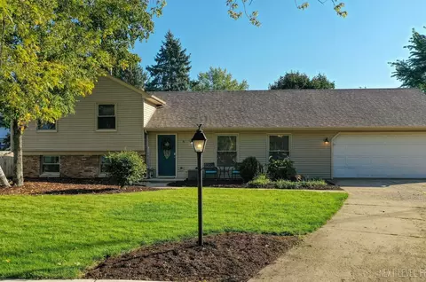 8 Crofton Rd, Oswego, IL 60543