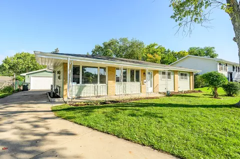 680 Evergreen Ln, Hoffman Estates, IL 60169