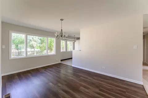680 Evergreen Ln, Hoffman Estates, IL 60169 photo 5