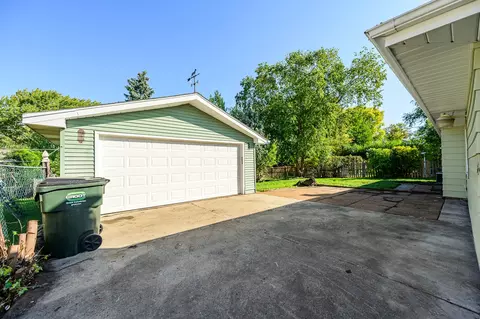 680 Evergreen Ln, Hoffman Estates, IL 60169 photo 12