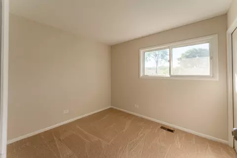 680 Evergreen Ln, Hoffman Estates, IL 60169 photo 8