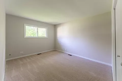 680 Evergreen Ln, Hoffman Estates, IL 60169 photo 10