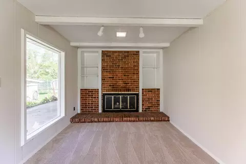 680 Evergreen Ln, Hoffman Estates, IL 60169 photo 4