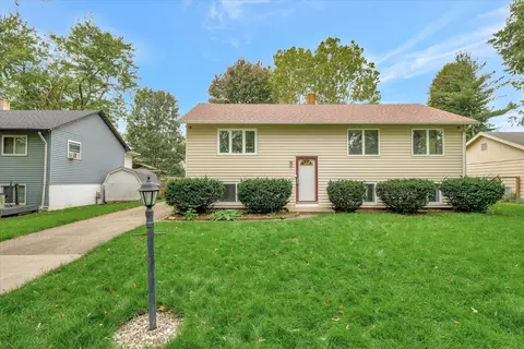 1009 Frank Dr, Champaign, IL 61821