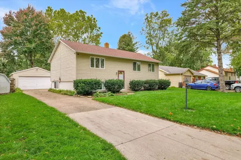 1009 Frank Dr, Champaign, IL 61821 photo 2