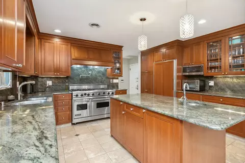 1607 Hertel Ln, Deerfield, IL 60015 photo 11