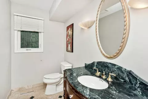 1607 Hertel Ln, Deerfield, IL 60015 photo 9