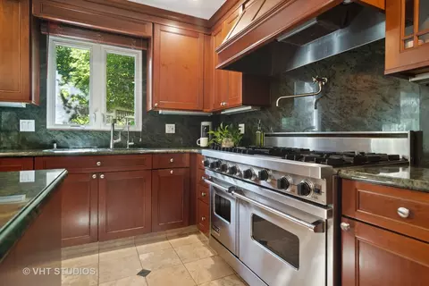 1607 Hertel Ln, Deerfield, IL 60015 photo 13