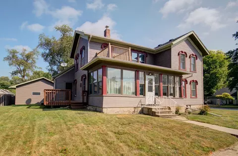 292 E Mckinley Ave, Hinckley, IL 60520