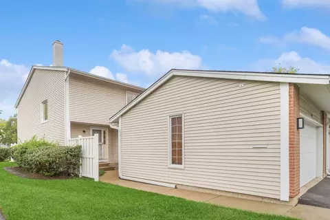 542 Hummingbird Ln, Deerfield, IL 60015