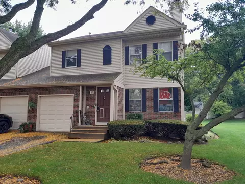 821 Perry Dr, Algonquin, IL 60102