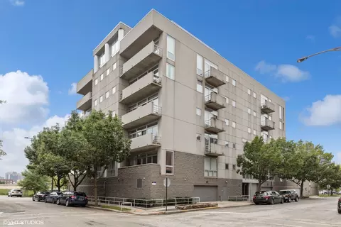 1035 W Huron St #202, Chicago, IL 60642