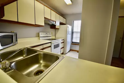 700 N Adelaide St #43, Normal, IL 61761 photo 8