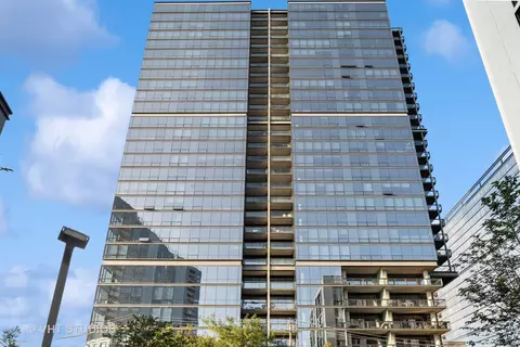 860 W Blackhawk St #2201, Chicago, IL 60622