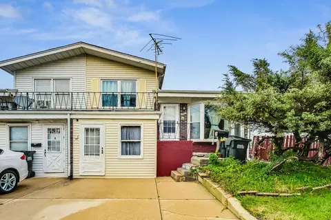 8803 Robin Dr, Des Plaines, IL 60016