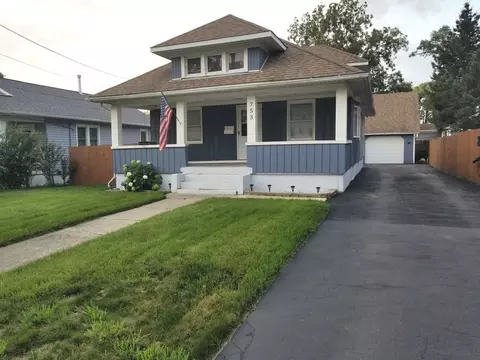 753 Bluff City Blvd, Elgin, IL 60120