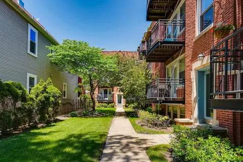 1928 W Roscoe St #3W, Chicago, IL 60657