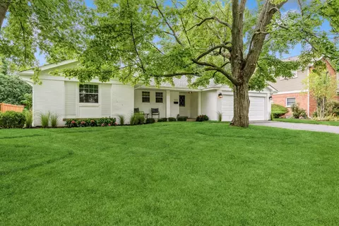 3121 Country Ln, Wilmette, IL 60091